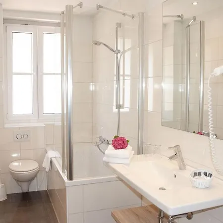 林德沃特酒店 3*