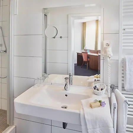 林德沃特酒店 3*