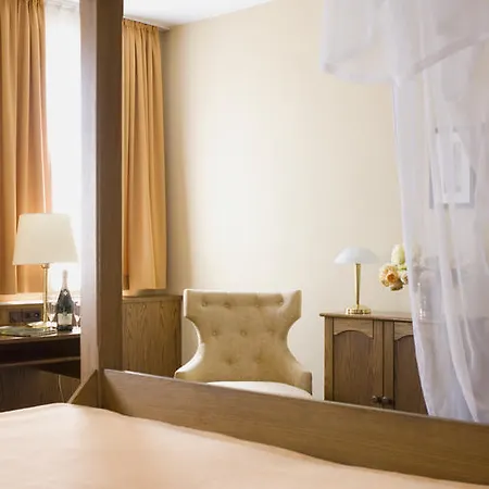 林德沃特酒店 3*